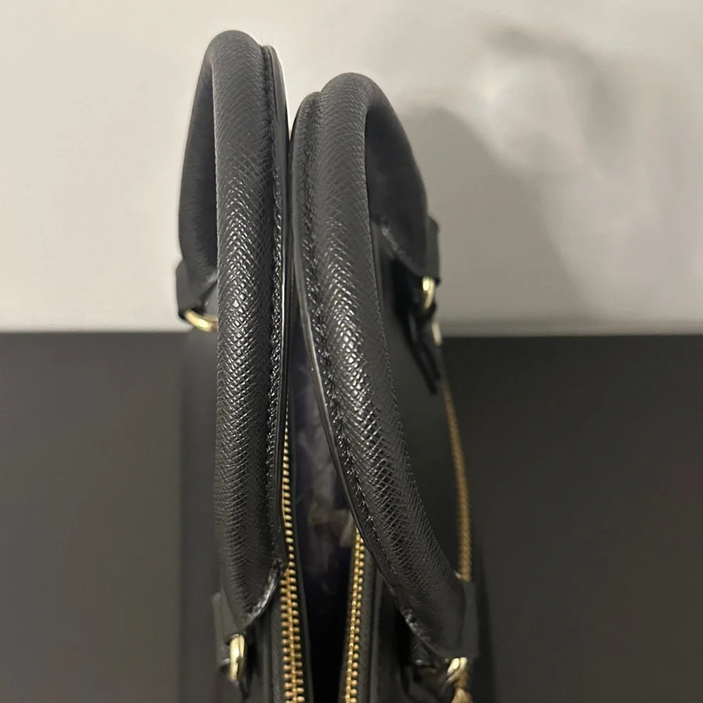 Aldo Elegant Black Handbag w Gold Hardware. NWOT. - Picture 5 of 16